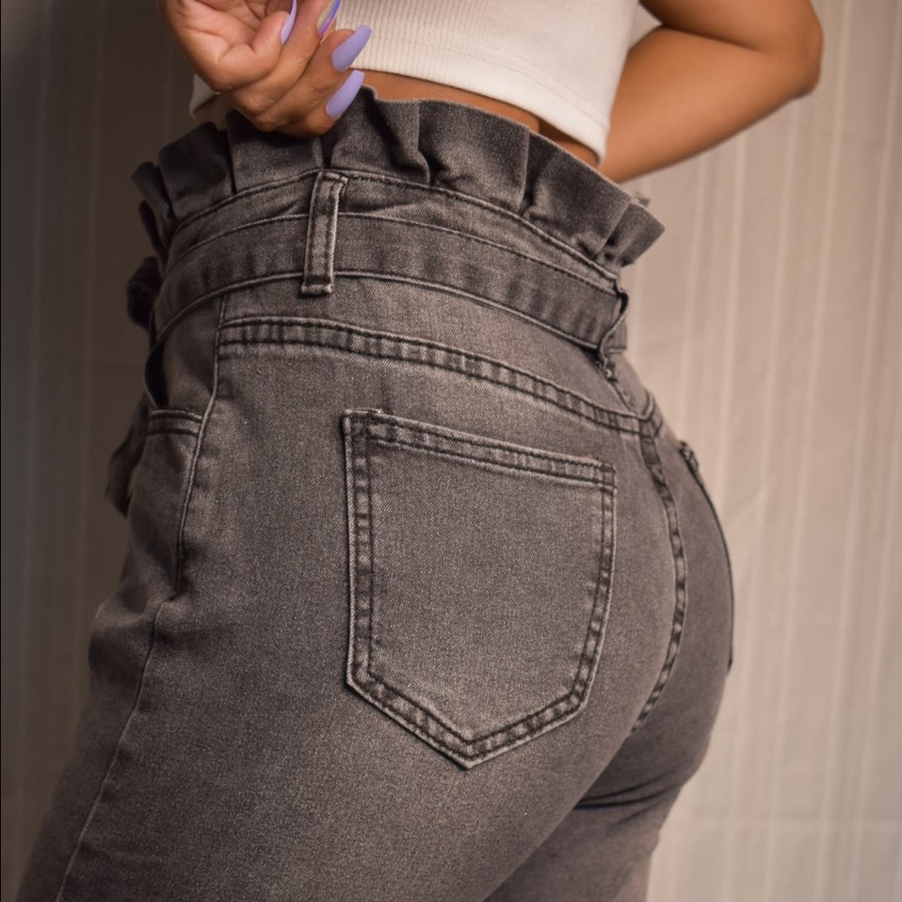 RUFFLE JEANS